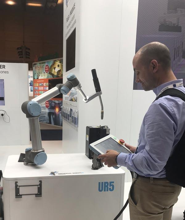 INDUSTRIA 4.0 Y ROBÓTICA COLABORATIVA EN ADVANCED FACTORIES CADE Cobots en Advanced Factories