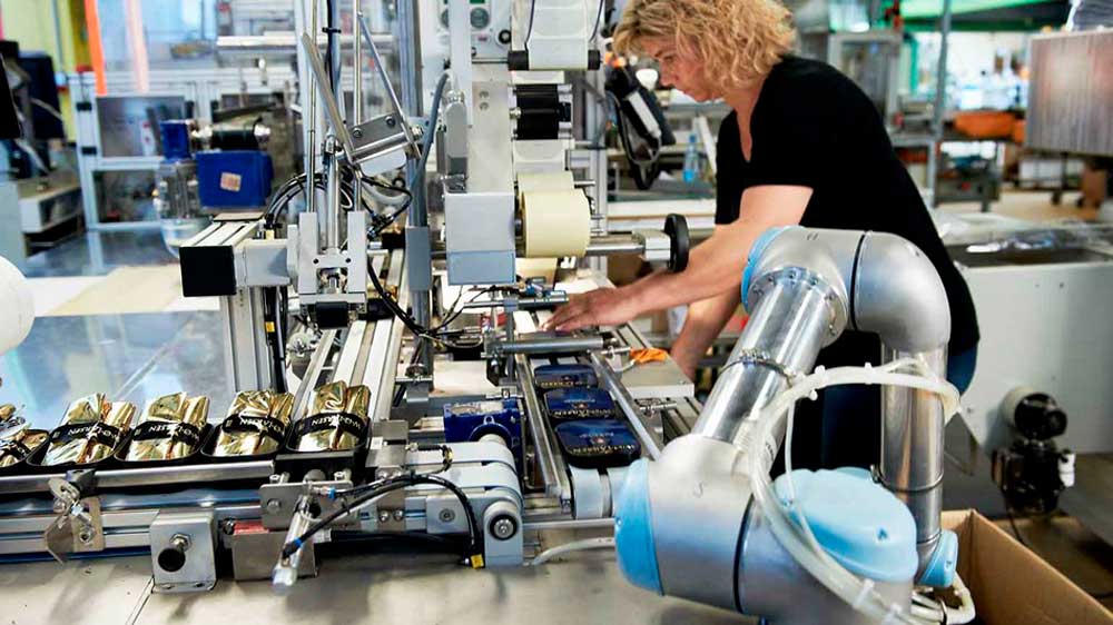 ROBOTS: ¿DESTRUYEN O CREAN EMPLEO? 25 Robots en empresas colaborando con trabajadores (ejemplo de tabacalera)